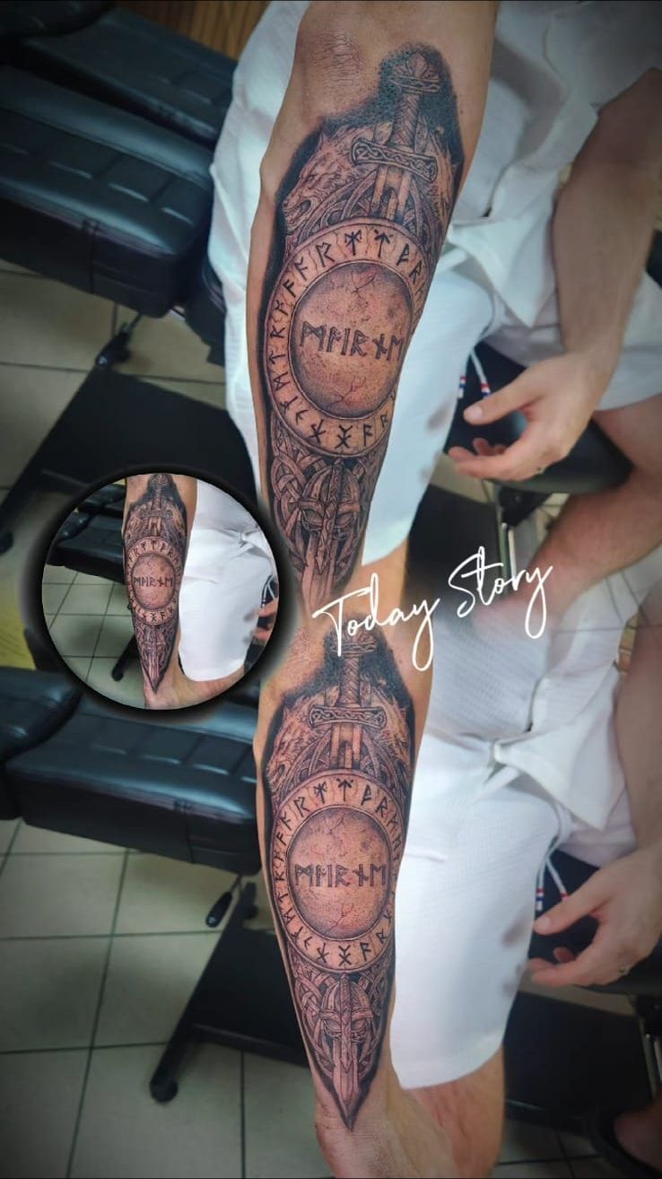 Tatouage pointillisme dot work réalisation 1 — Black Chick Tattoo Tours-en-Savoie