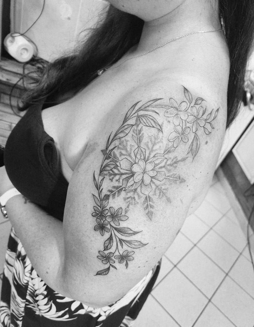 Tatouage pointillisme dot work réalisation 3 — Black Chick Tattoo Tours-en-Savoie