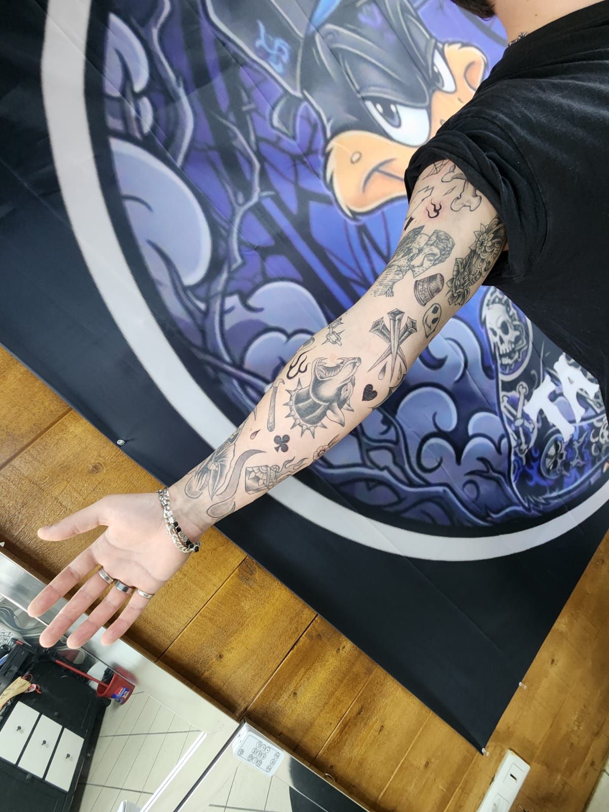 Tatouage pointillisme dot work réalisation 5 — Black Chick Tattoo Tours-en-Savoie