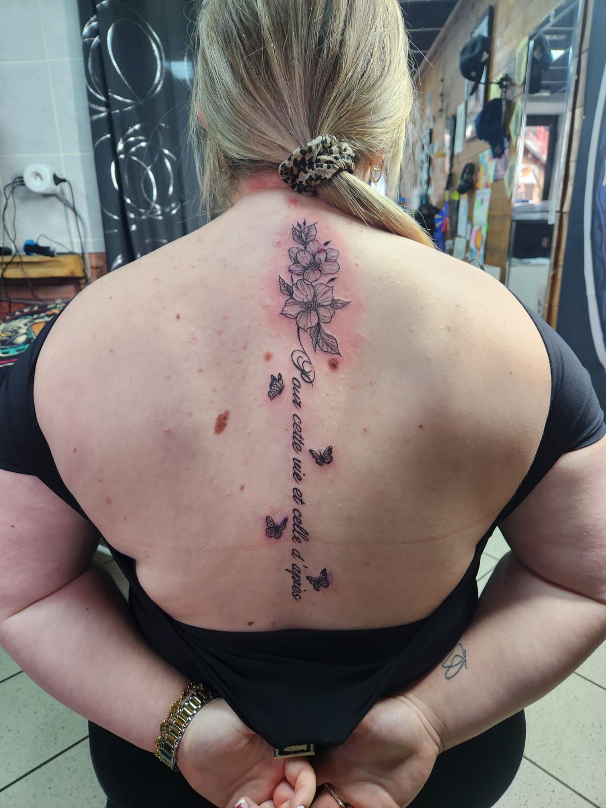 Tatouage pointillisme dot work réalisation 11 — Black Chick Tattoo Tours-en-Savoie