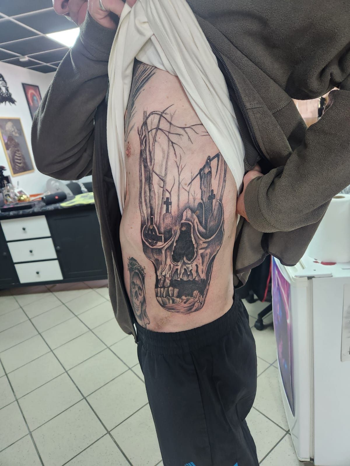 Tatouage pointillisme dot work réalisation 12 — Black Chick Tattoo Tours-en-Savoie