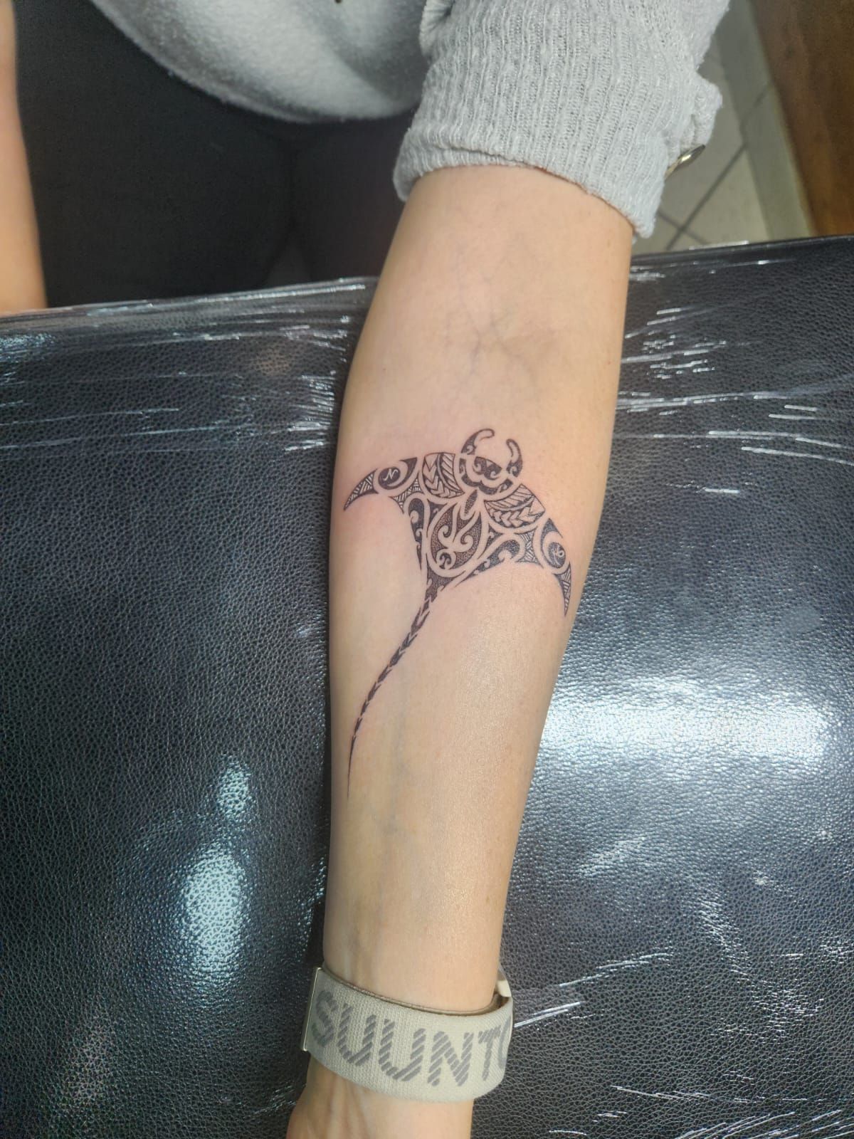 Tatouage pointillisme dot work réalisation 14 — Black Chick Tattoo Tours-en-Savoie
