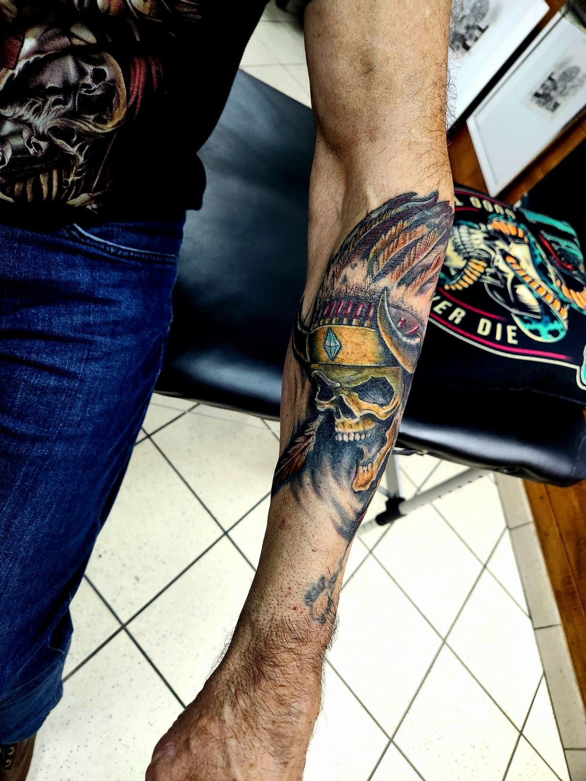 Tatouage pointillisme dot work réalisation 16 — Black Chick Tattoo Tours-en-Savoie