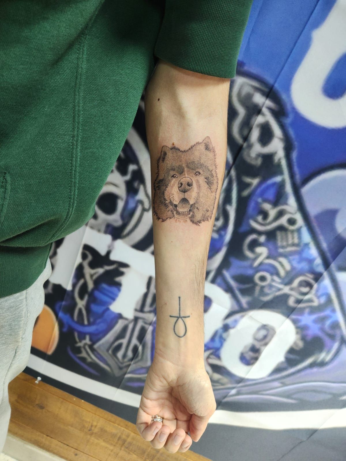 Tatouage pointillisme dot work réalisation 18 — Black Chick Tattoo Tours-en-Savoie