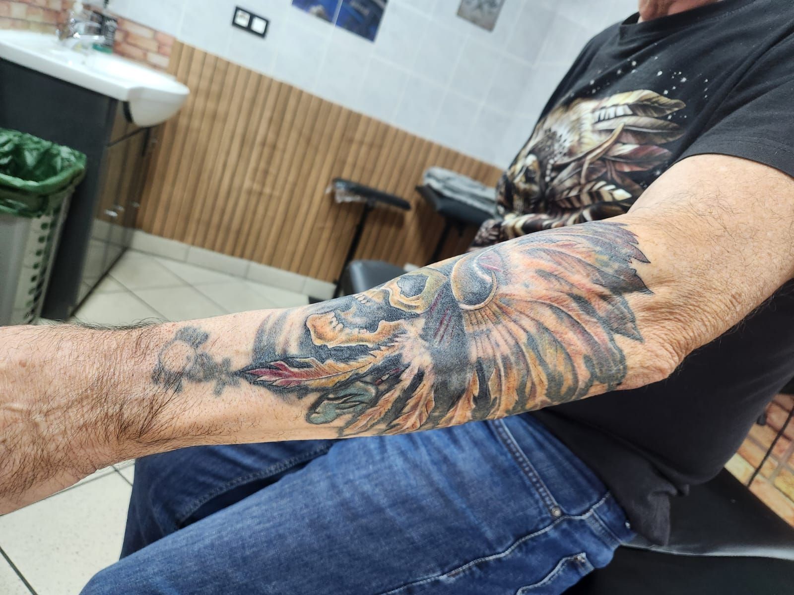 Tatouage pointillisme dot work réalisation 21 — Black Chick Tattoo Tours-en-Savoie