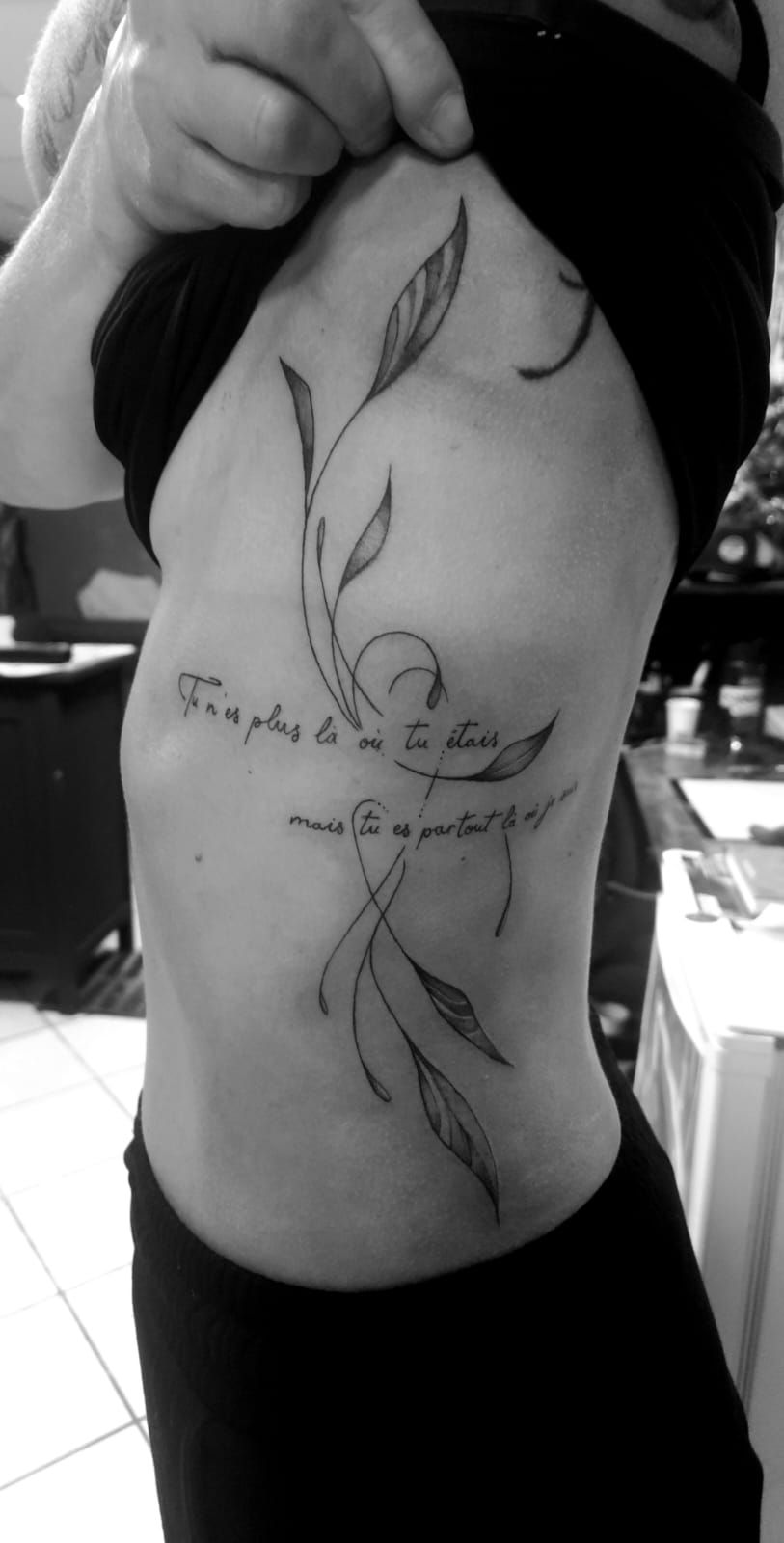 Tatouage pointillisme dot work réalisation 23 — Black Chick Tattoo Tours-en-Savoie