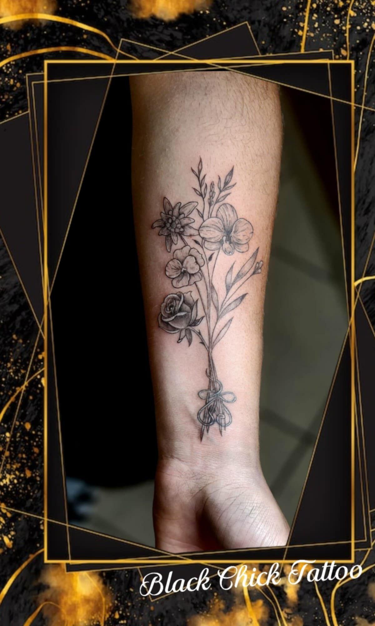 Tatouage pointillisme dot work réalisation 26 — Black Chick Tattoo Tours-en-Savoie