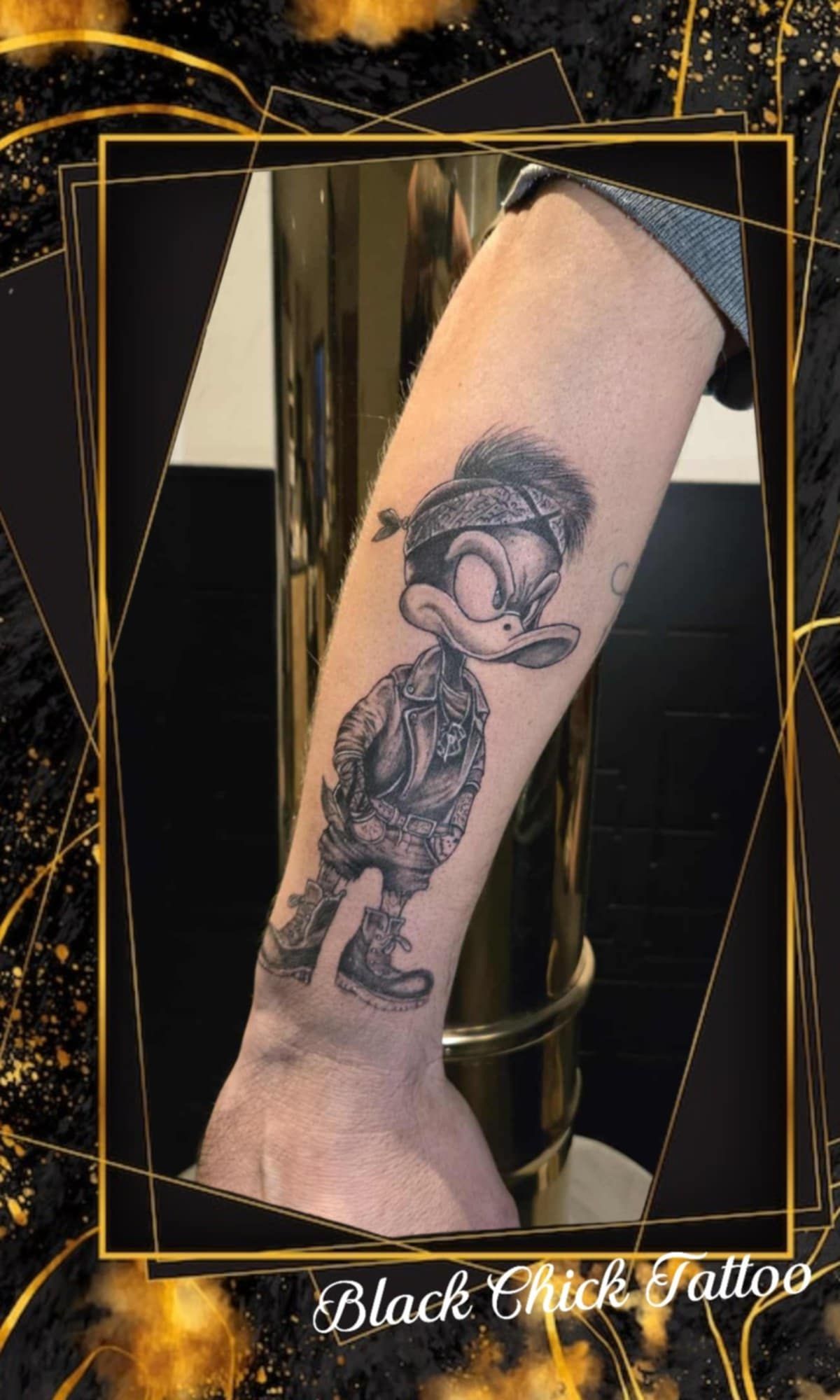 Tatouage pointillisme dot work réalisation 29 — Black Chick Tattoo Tours-en-Savoie