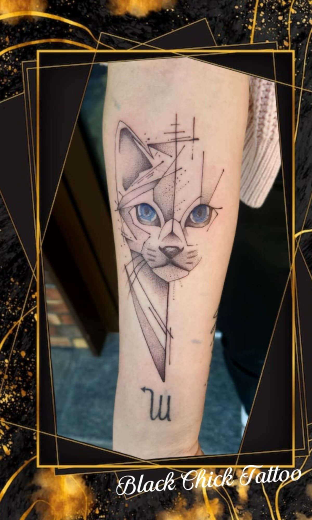 Tatouage pointillisme dot work réalisation 37 — Black Chick Tattoo Tours-en-Savoie