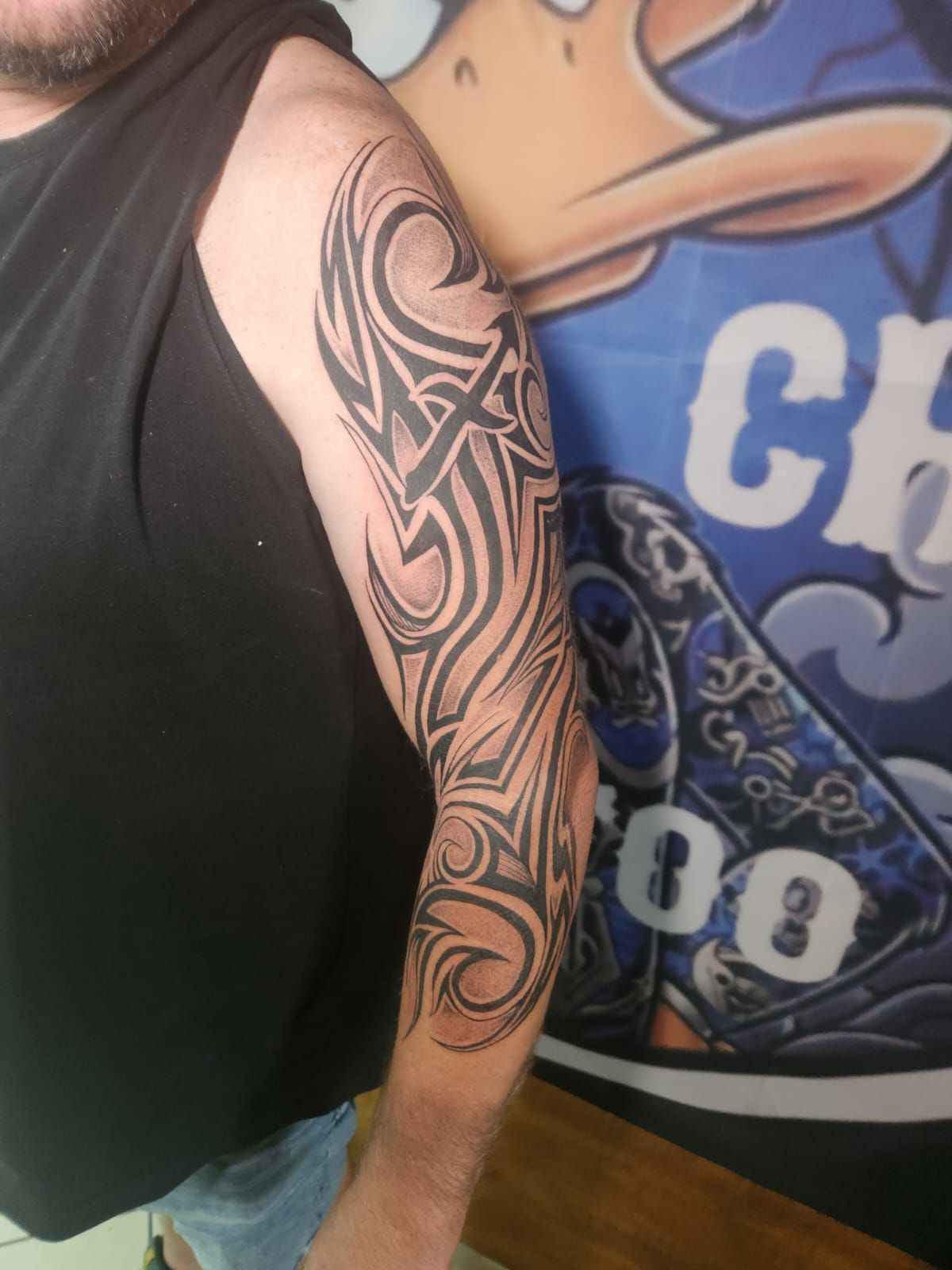 Tatouage pointillisme dot work réalisation nº43 — Black Chick Tattoo, studio de Tours-en-Savoie