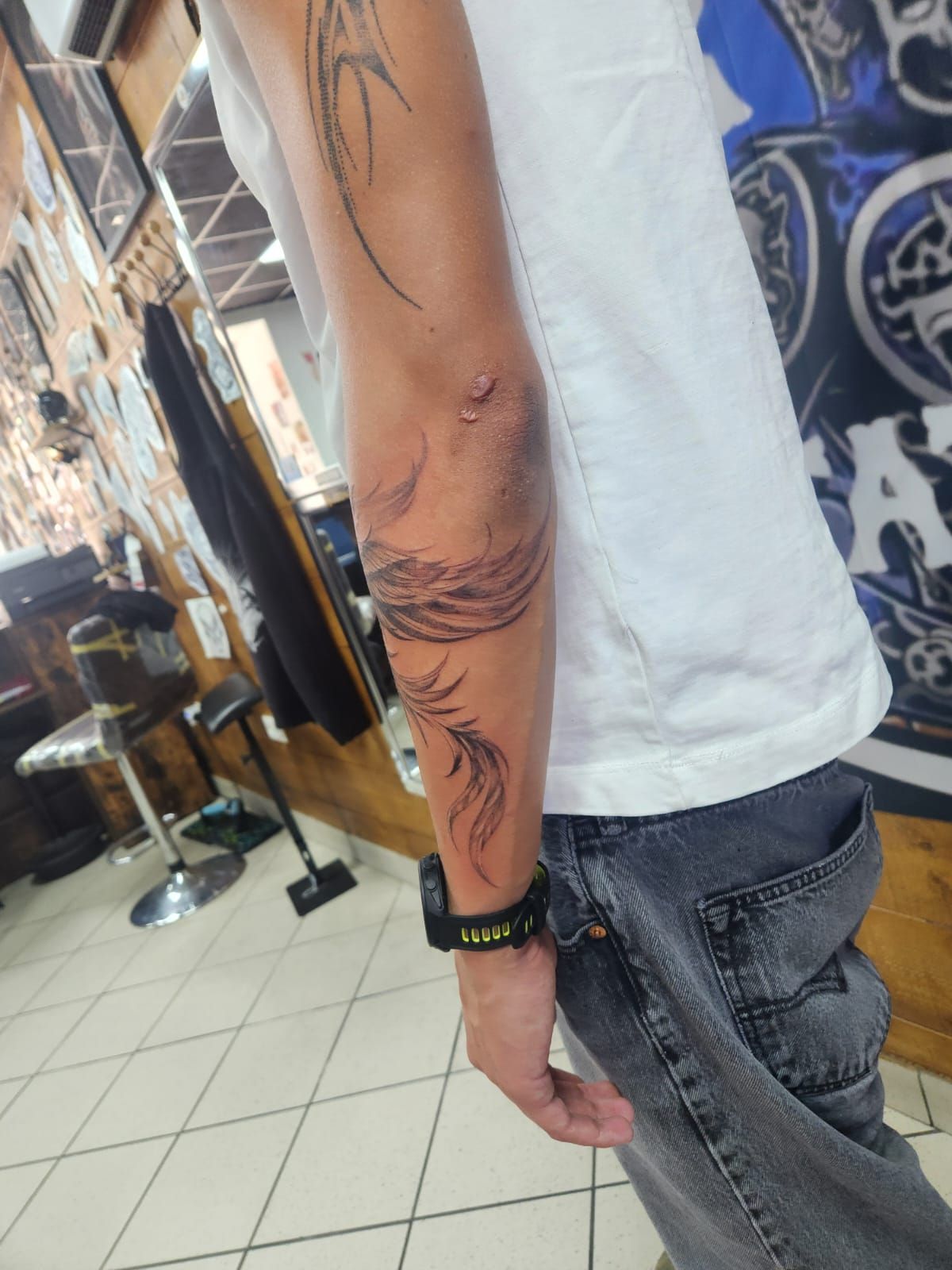 Tatouage pointillisme dot work réalisation nº50 — Black Chick Tattoo, studio de Tours-en-Savoie
