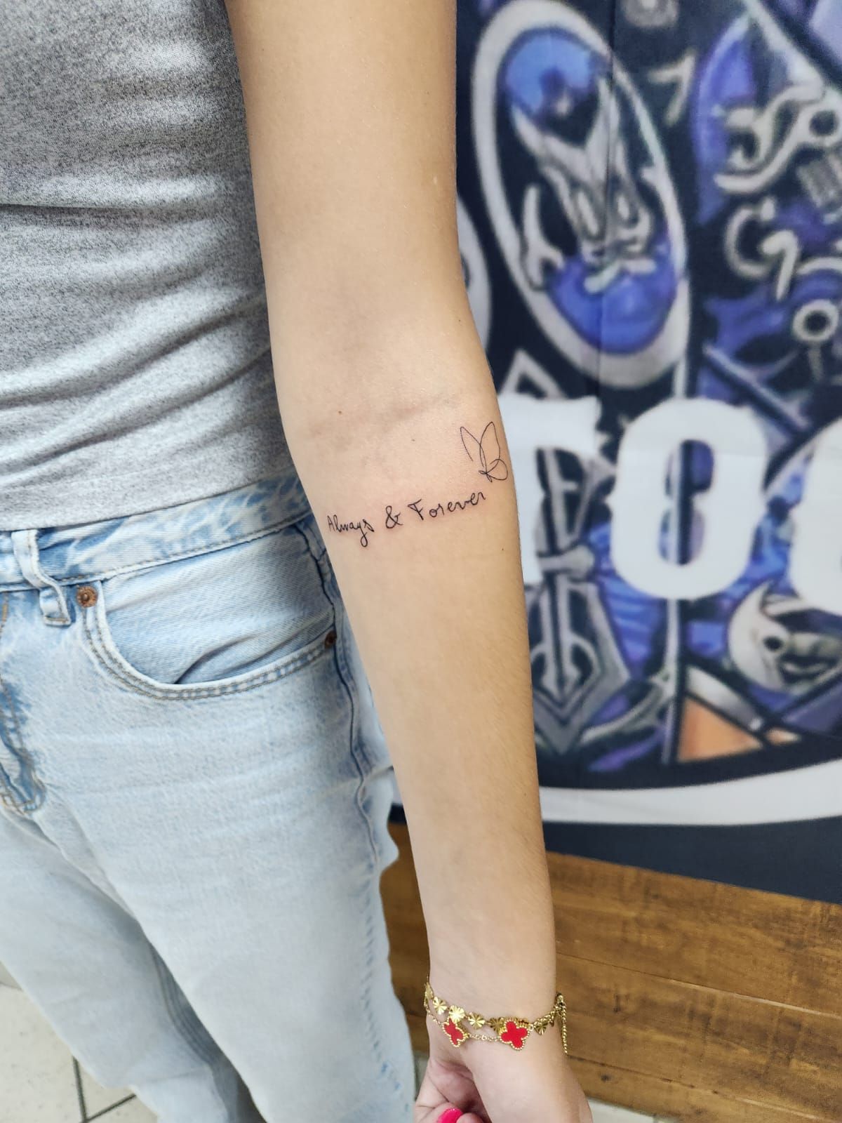 Tatouage pointillisme dot work réalisation nº52 — Black Chick Tattoo, studio de Tours-en-Savoie
