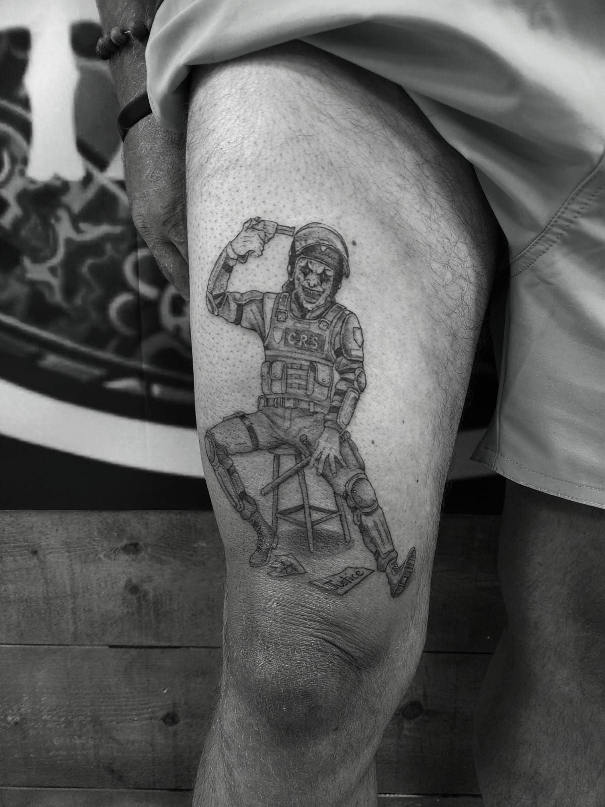 Tatouage pointillisme dot work réalisation nº56 — Black Chick Tattoo, studio de Tours-en-Savoie