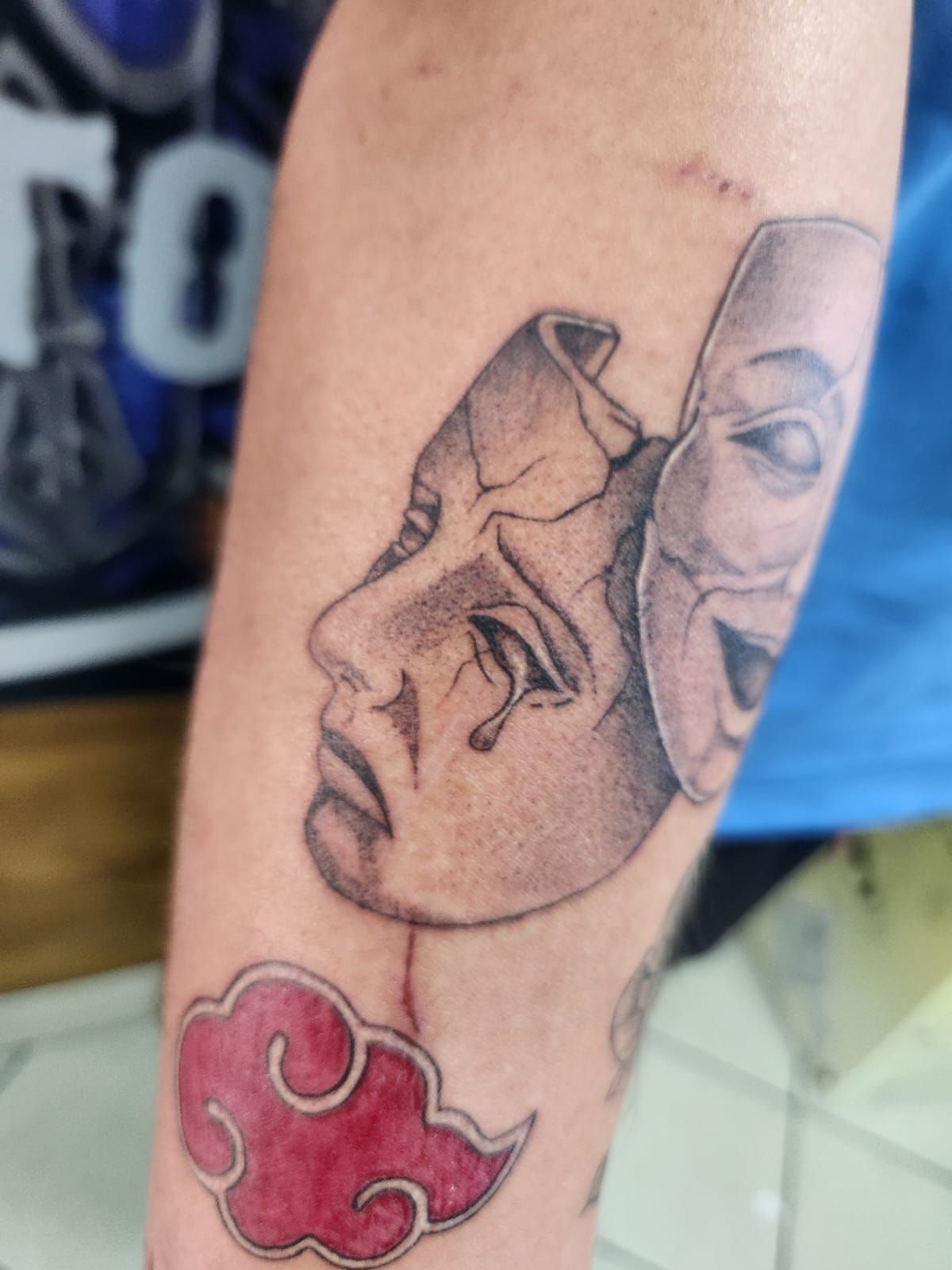 Tatouage pointillisme dot work réalisation nº58 — Black Chick Tattoo, studio de Tours-en-Savoie