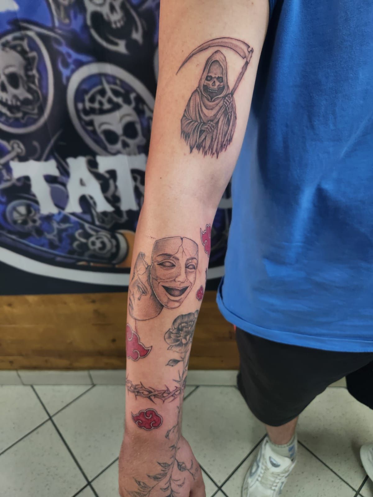 Tatouage pointillisme dot work réalisation nº60 — Black Chick Tattoo, studio de Tours-en-Savoie