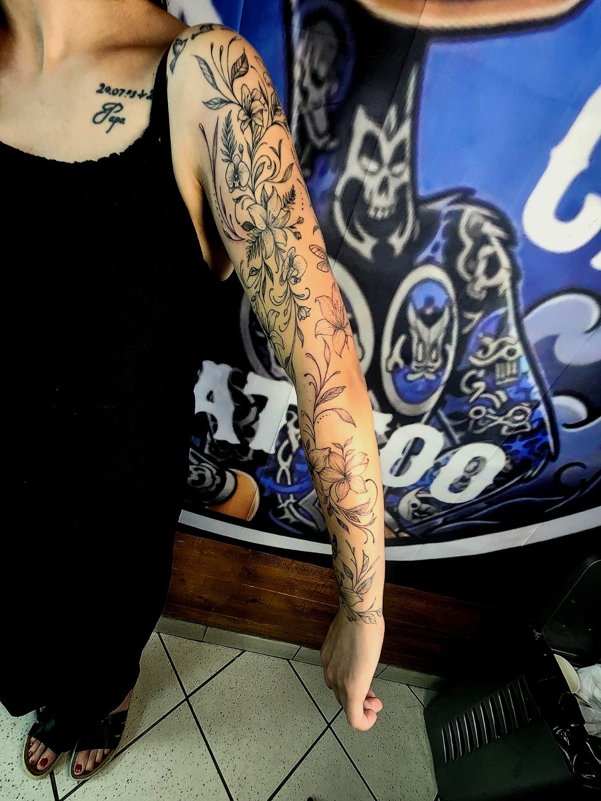 Tatouage pointillisme dot work réalisation nº64 — Black Chick Tattoo, studio de Tours-en-Savoie