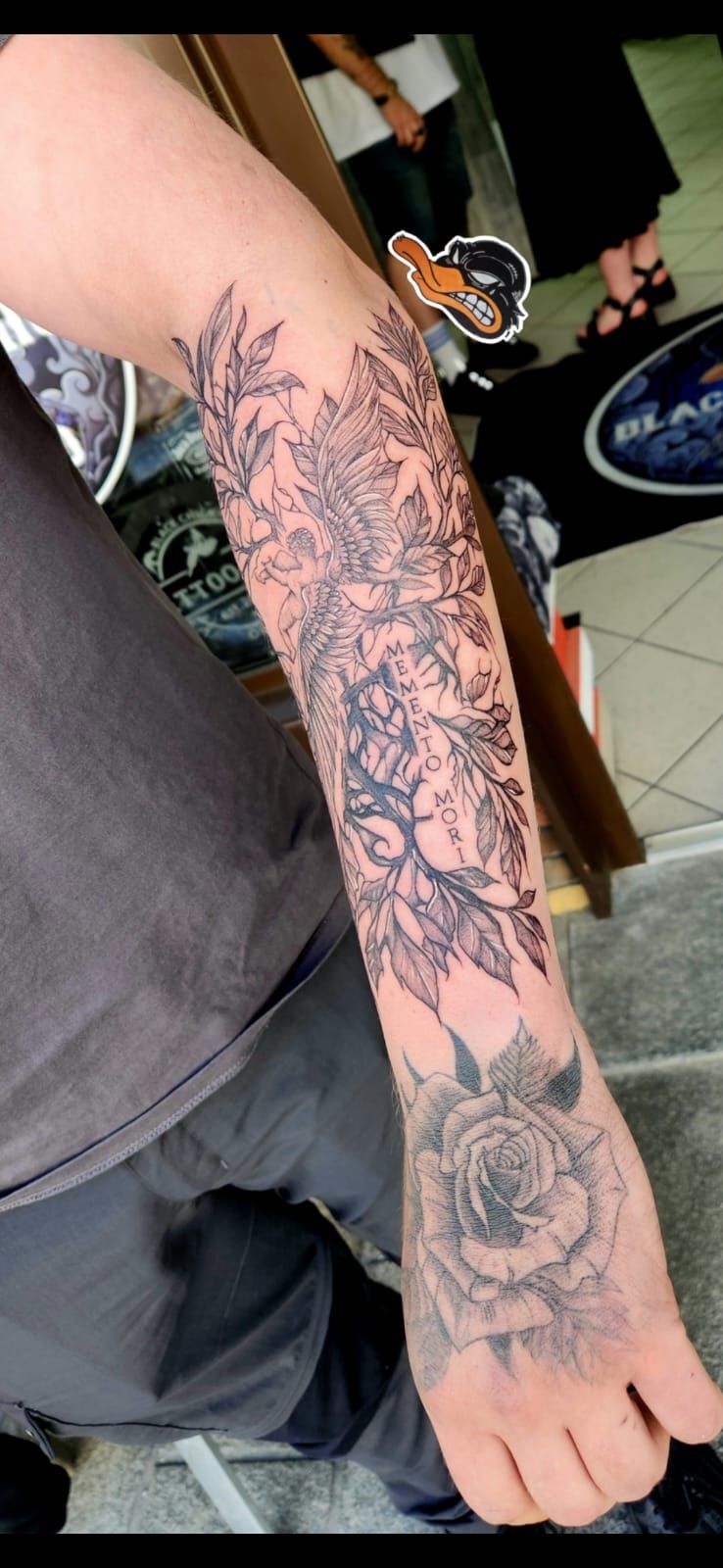 Tatouage pointillisme dot work réalisation nº73 — Black Chick Tattoo, studio de Tours-en-Savoie