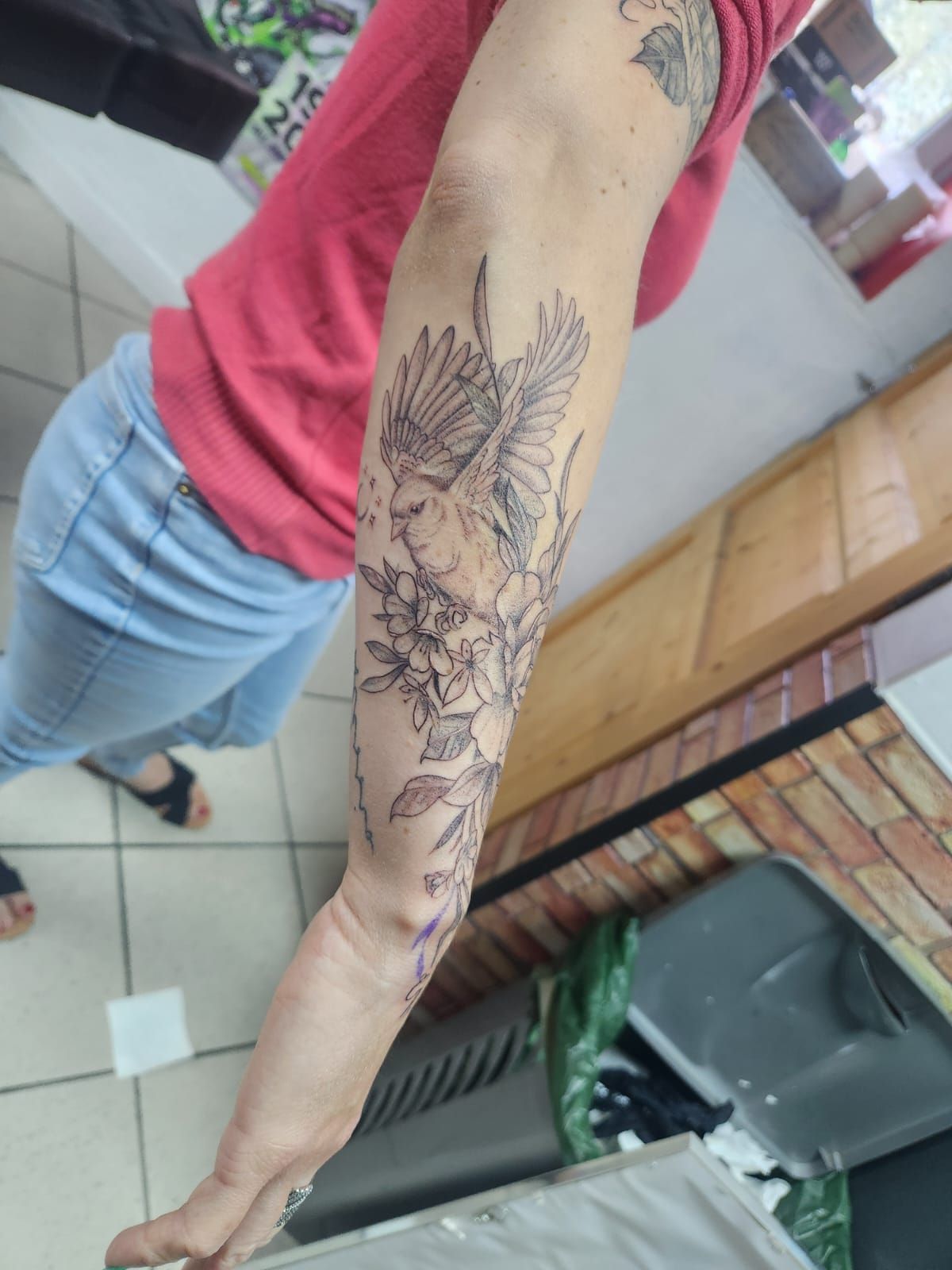 Tatouage pointillisme dot work réalisation nº88 — Black Chick Tattoo, studio de Tours-en-Savoie